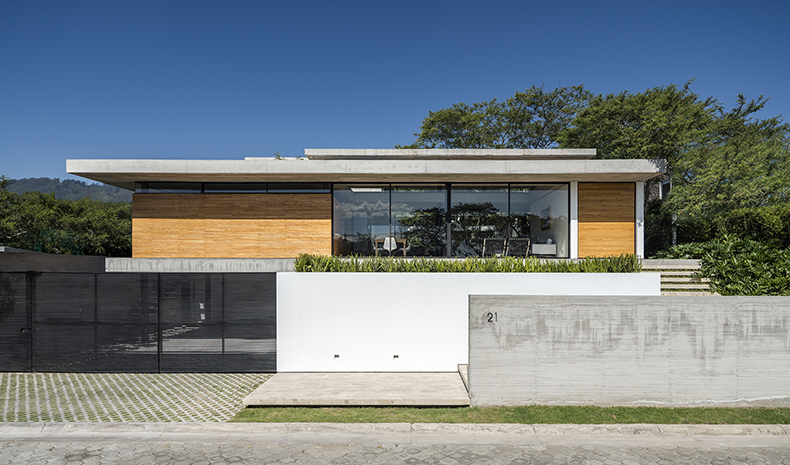 Tacuri House by Gabriel Rivera Arquitectos